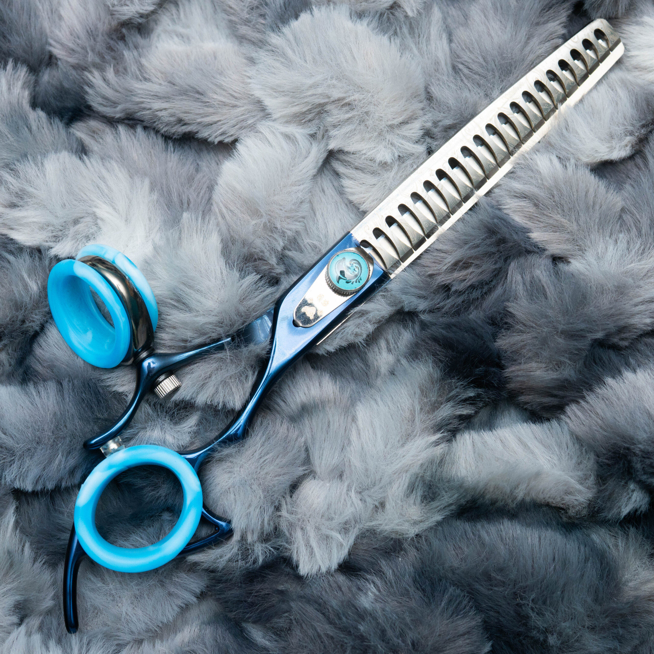 The Dolphin dog grooming swivel scissor chunker